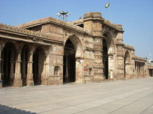 The Jami Mosque in Ahmedabad is a fine example of the city's architecture. Picture By Swadhin04289 (Own work) [CC BY-SA 3.0 (http://creativecommons.org/licenses/by-sa/3.0)], via Wikimedia Commons