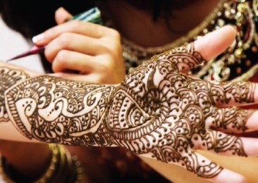 Un rituel de beauté au henné