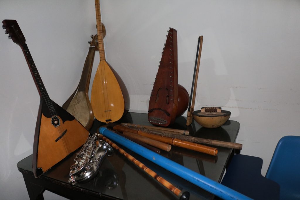 Musical instruments from diverse cultures exhibited at Alliance Francaise du Bengale