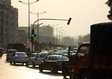 Stolen traffic lights batteries lead to increased accidents and jams in New Delhi