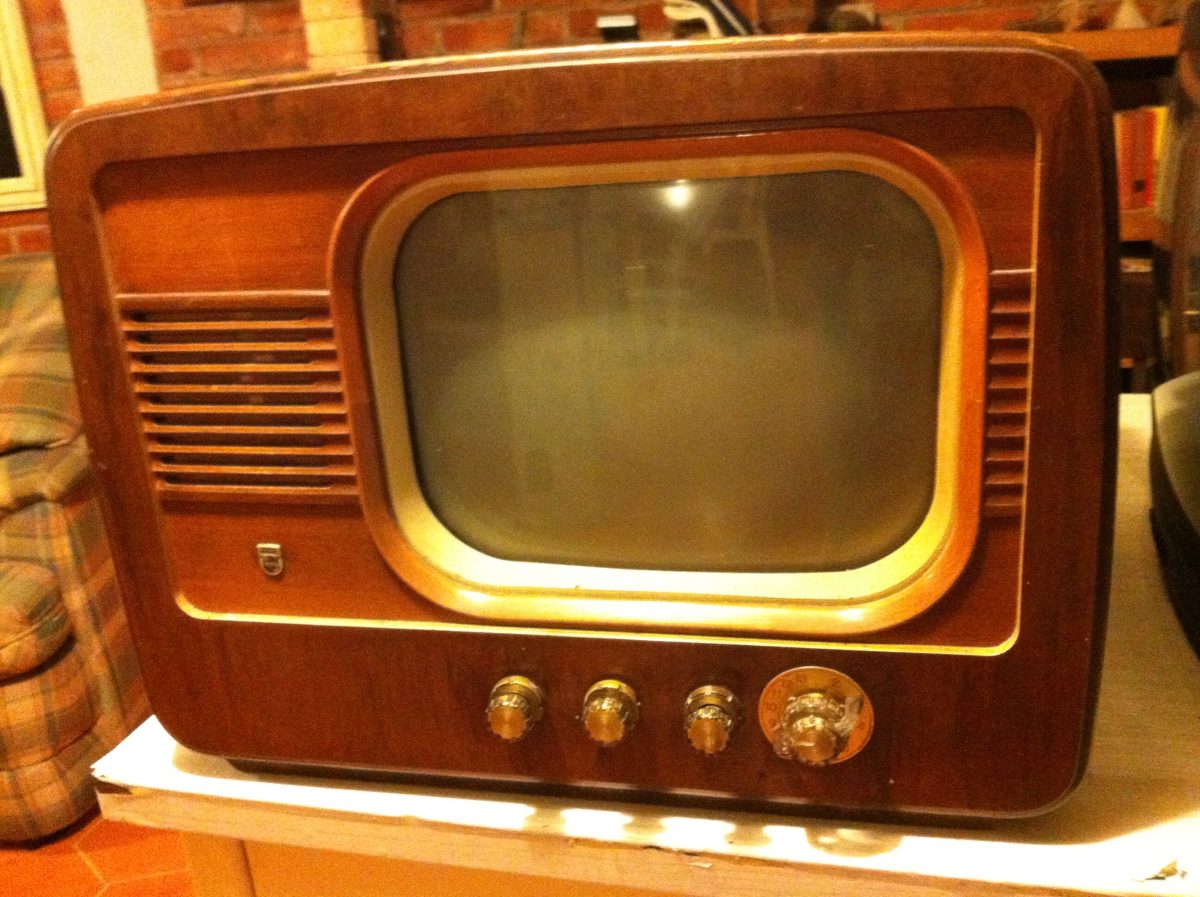 1 телевизор в мире. Телевизор 1928 Baird model c. Джон Бэрд Телевидение. Первый телевизор Джон Лоуги Бэрд. Телевизор 1926 года.