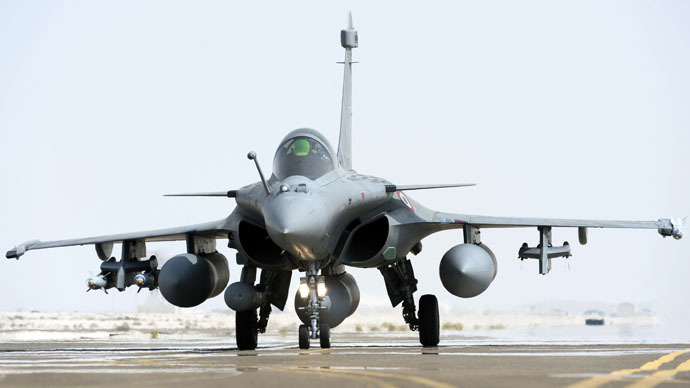 With airborne control systems, the Rafale can hit enemy targets while staying out of range of their fighter jets and can also provide the additional firepower if needed