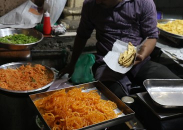 Four lip-smacking Gujarati street snacks