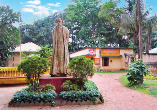 Statue von Rabindranath Tagore am Eingang der Amar Kutir Gesellschaft – ein Ort echter Handwerkskunst