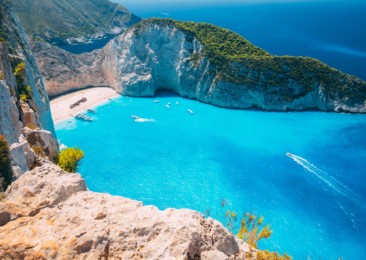 Three steps to complete a holiday experience in Greece