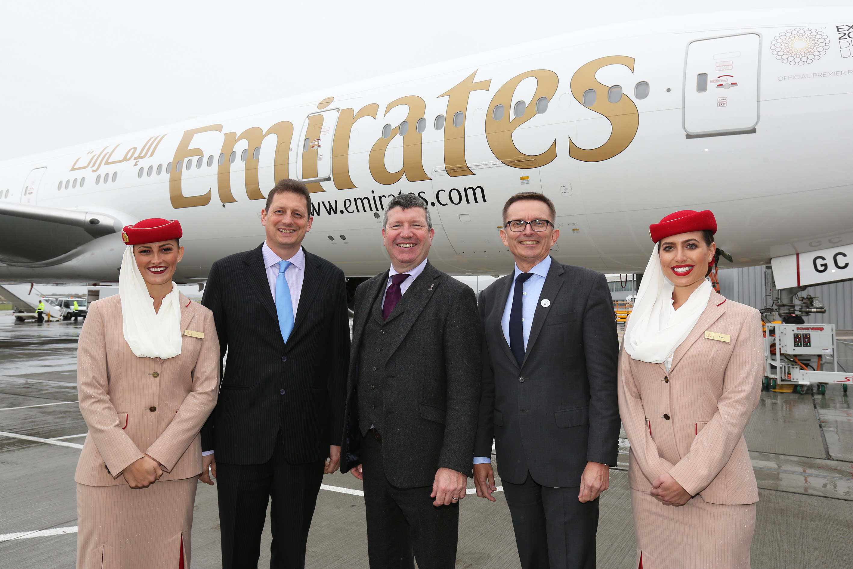 Richard Jewsbury, Emirates Divisional Vice President, UK, (left), with Gordon Dewar, Chief Executive of Edinburgh Airport, and Hubert Frach, Emirates Divisional Senior Vice President, Commercial Operations West, flanked by Emirates cabin crew.