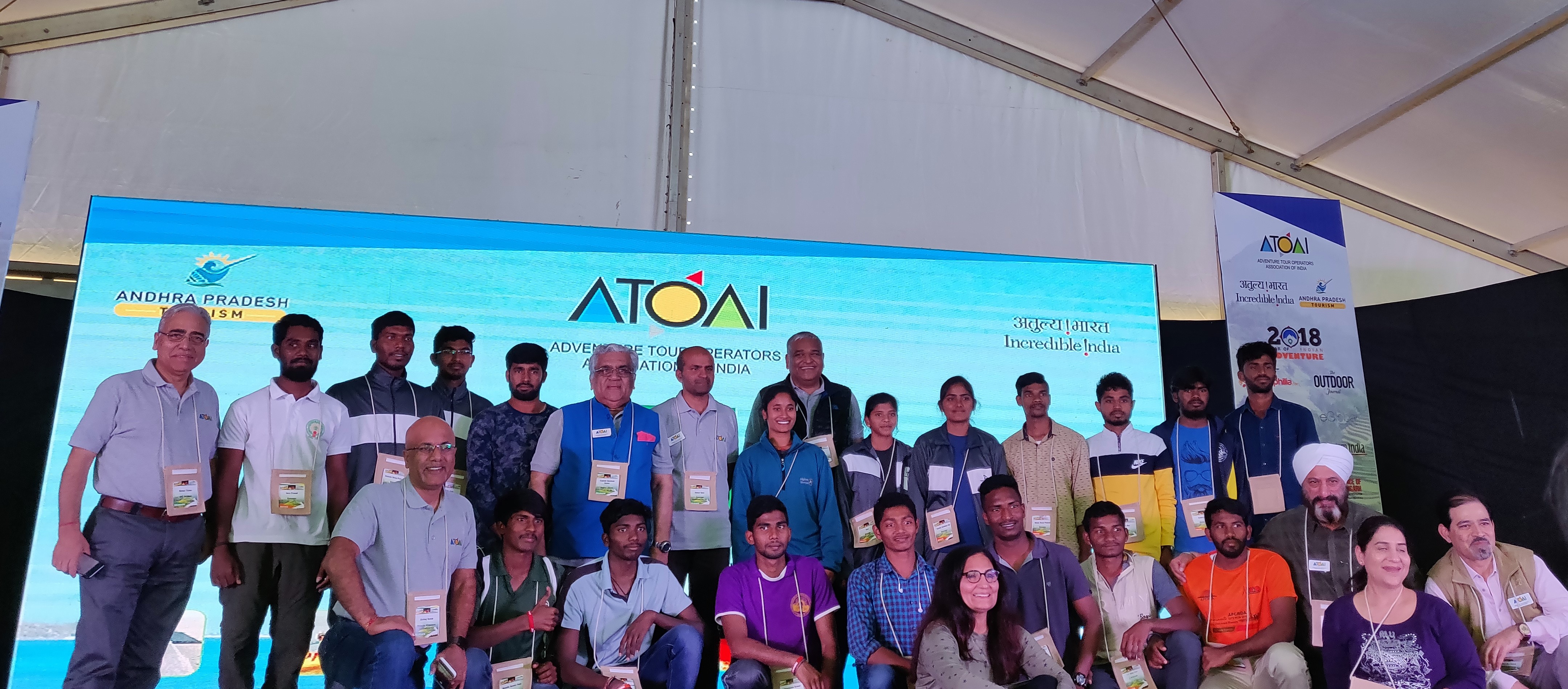 Delegates at the 14th ATOAI Convention with the twenty Everest Summiteers from Andhra Pradesh.