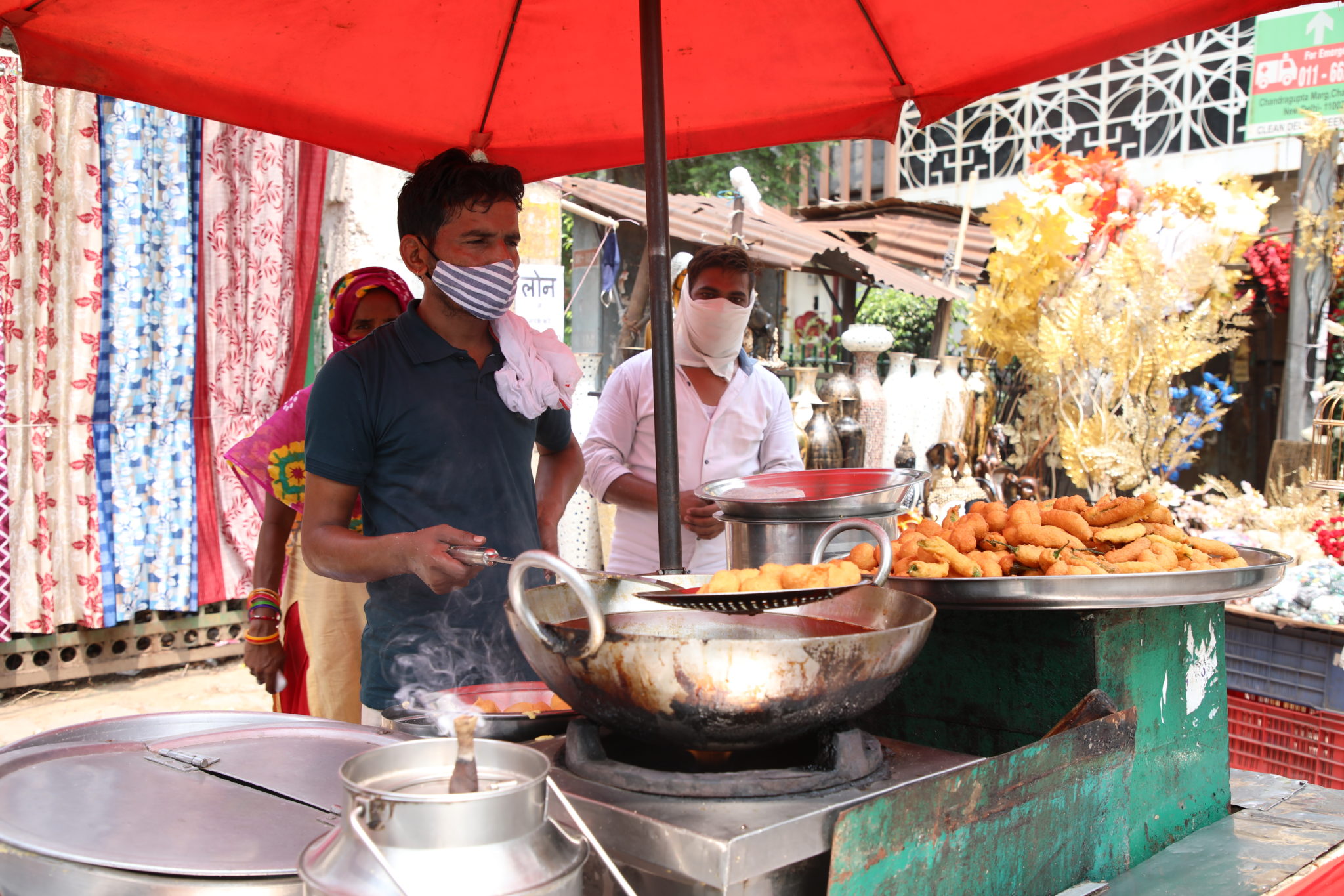 street food vendors in Delhi | street food in delhi - rockgodtycoon