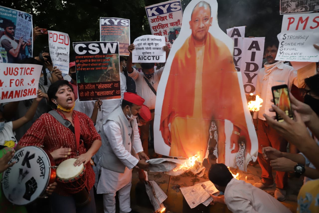 Hathras: Protestors burn Yogi Adityanath’s effigy in Delhi