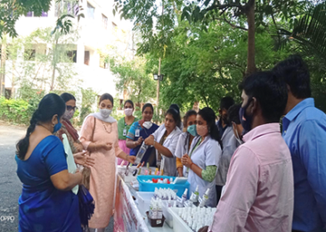 Students of Guru Nanak College prepare products for healthcare and hygiene amidst pandemic