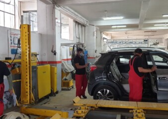 Automobile sales slowdown as pandemic accelerates again