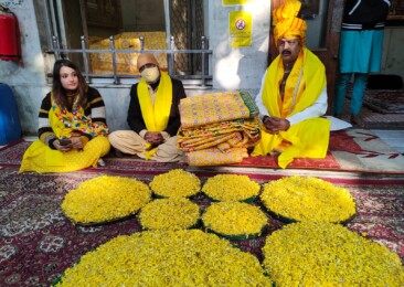 India drapes in yellow to fete Basant Panchami