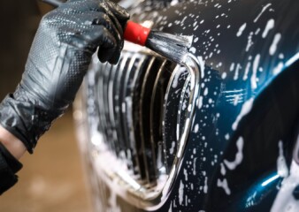 Indians take a shine to professional car wash services