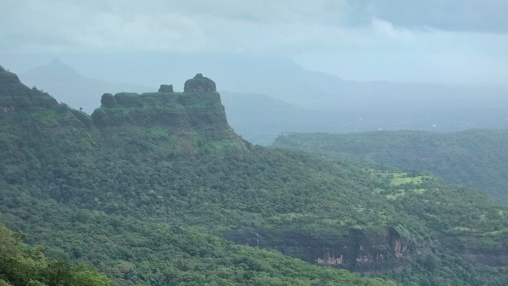 There are two primary routes for the trek, the more difficult Shidi Ghat (cross check) and the easier Ganesh Ghat