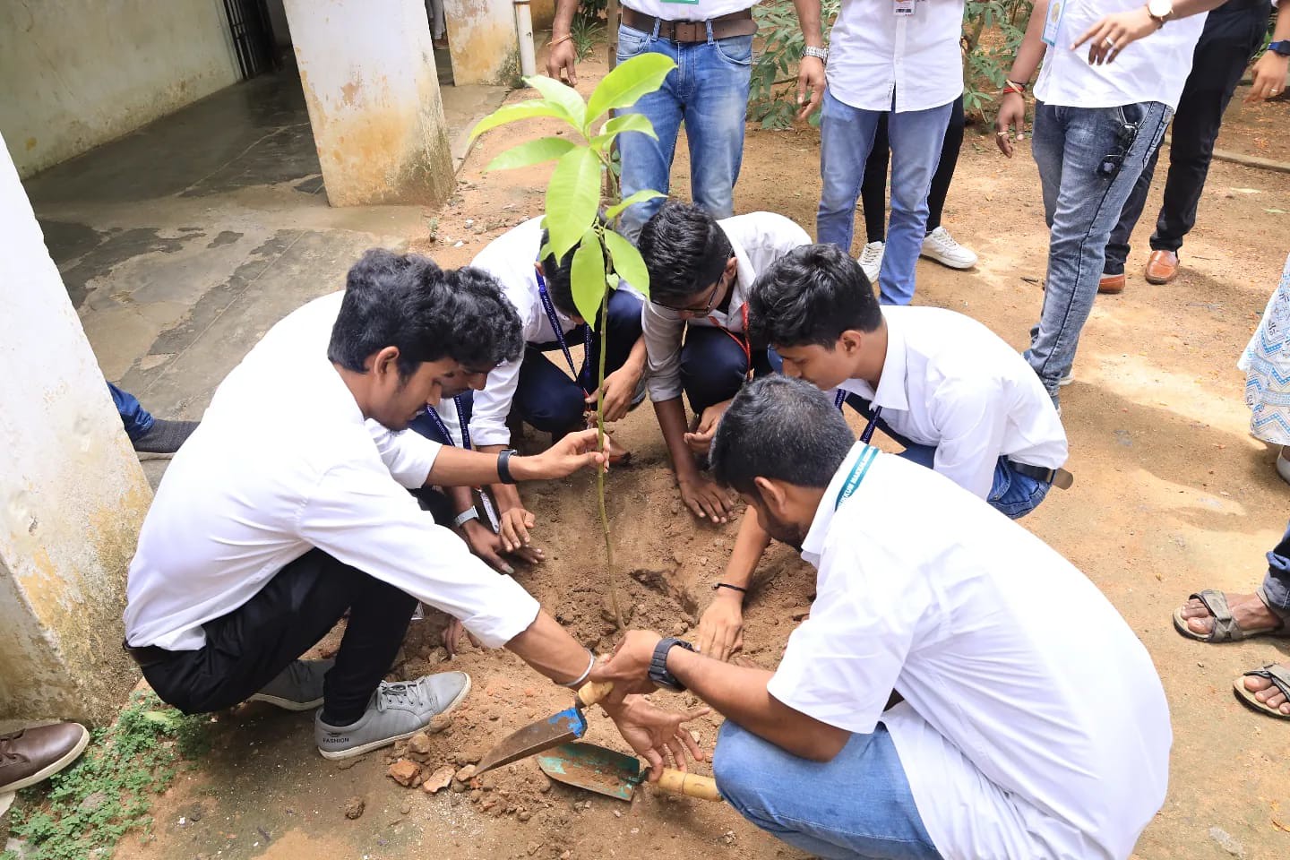 Community service projects by students improve lives, but momentum often fades