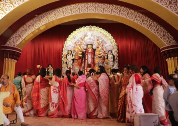 With ‘Sindoor Khela’, Delhi’s Bengali community bids colourful adieu to Durga