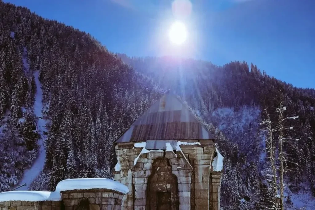 Marchoi Trek is one of the most beautiful winter trails in the Indian Himalayas (Photo by : JK Tourism)