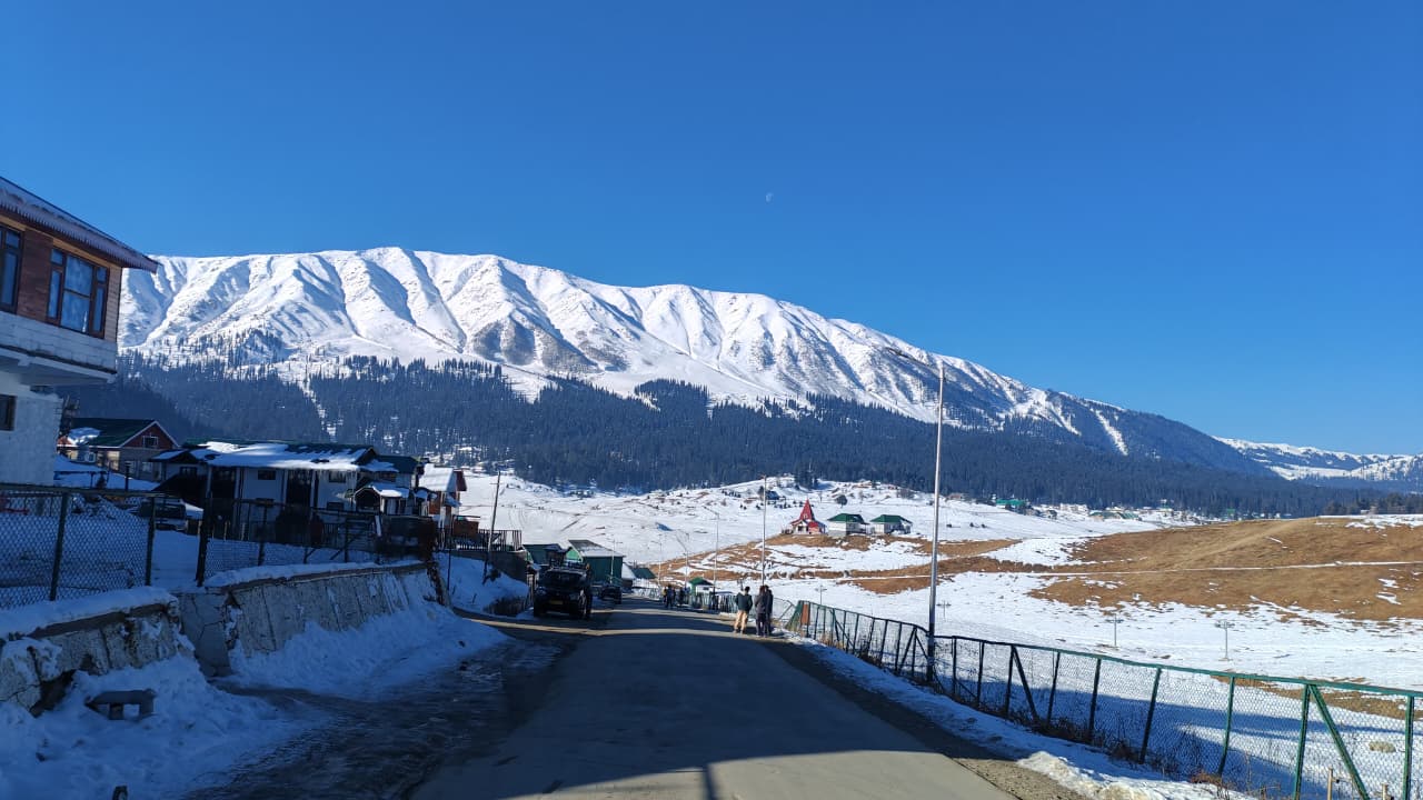Eratic weather patterns and weak western disturbances this year resulted in dry spells during what is typically the peak snowfall period (Photo: MIG)