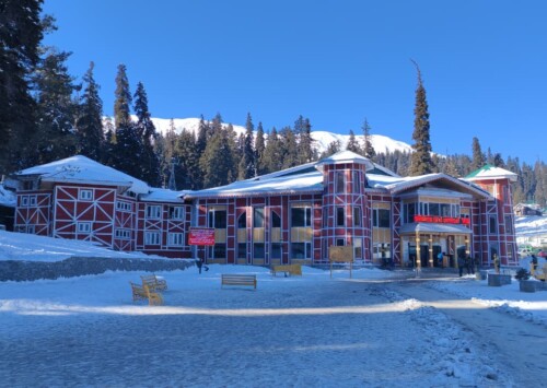 Snowless winter casts shadow on Kashmir’s winter tourism