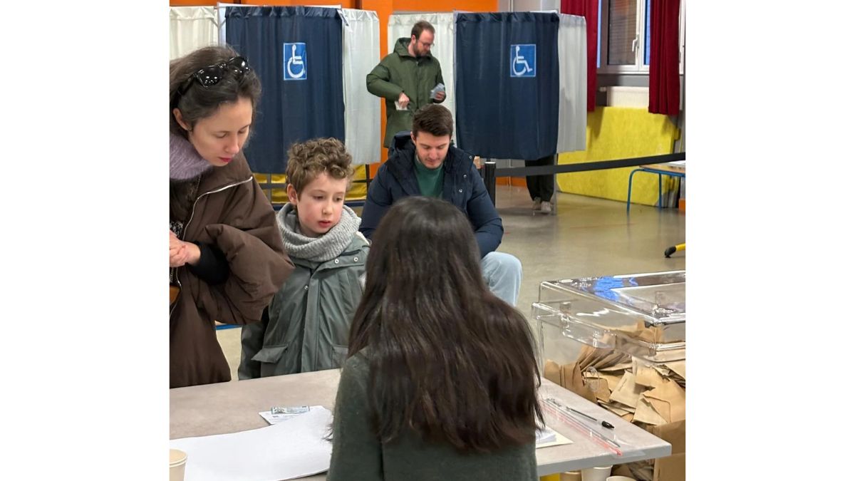 Right wing seeks to overturn 25-year Socialist rule in Paris