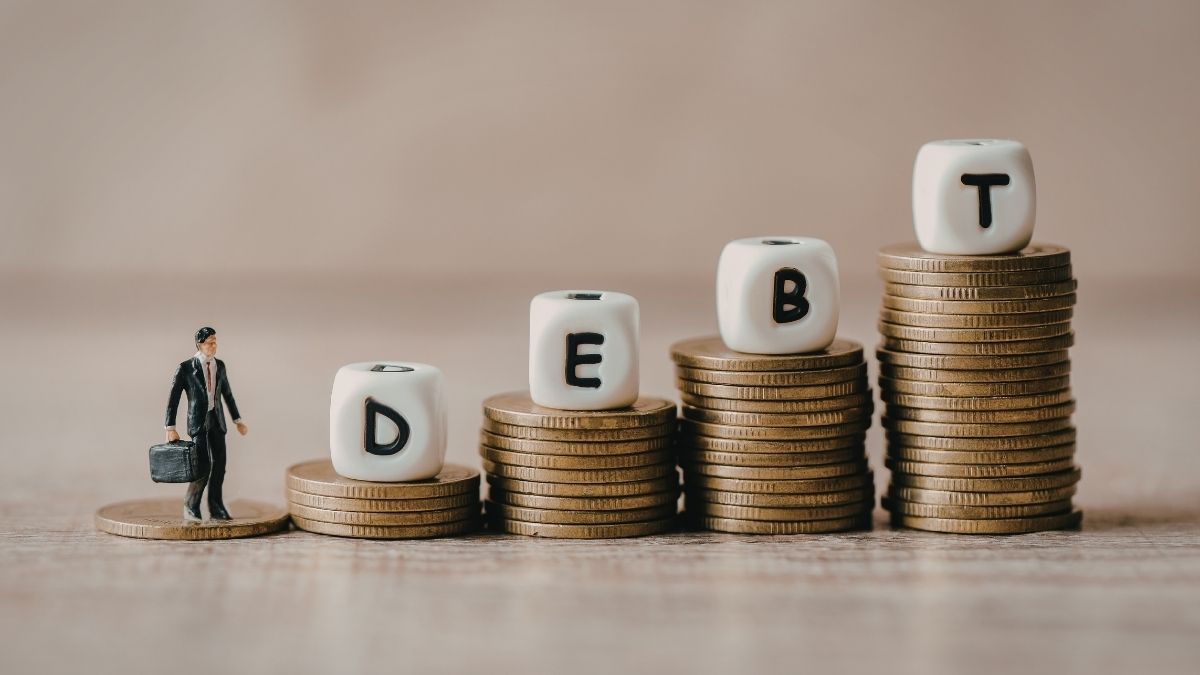 RBI tightens norms, flags risks as household debt surge 