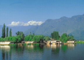 Domestic travellers account for 95 pc of tourist arrivals in Jammu and Kashmir