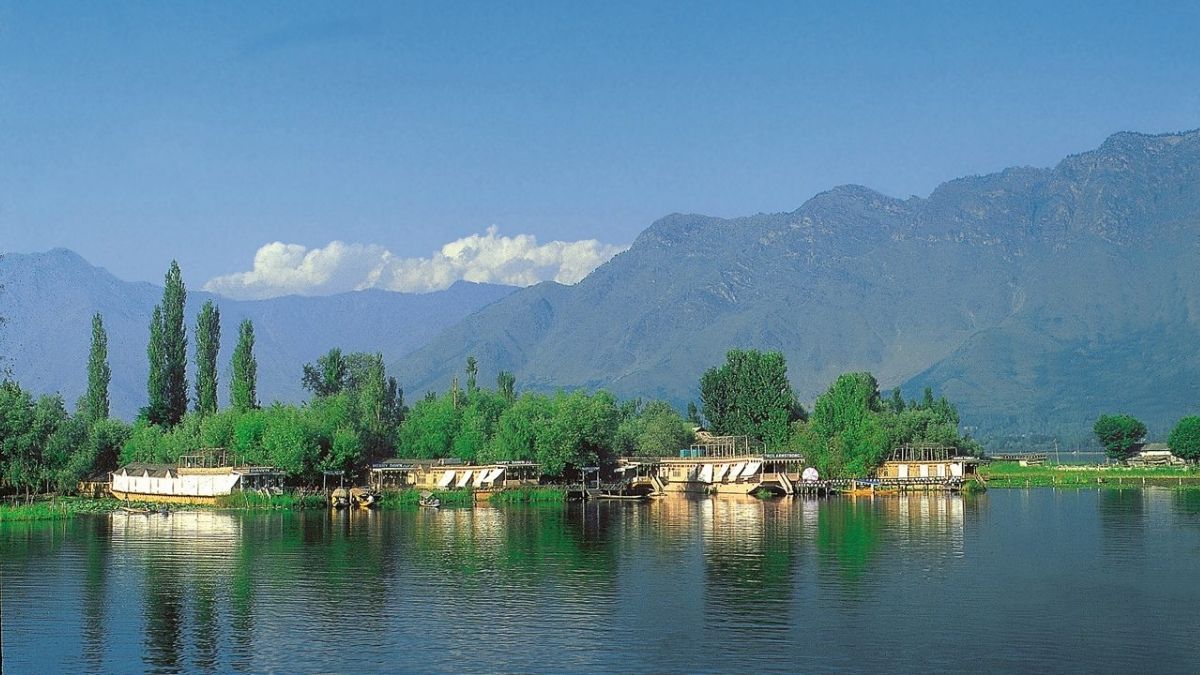 Domestic travellers account for 95 pc of tourist arrivals in Jammu and Kashmir