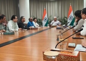 AIMRA, AICPDF back down on ‘No UPI Day’ after meeting with FM 