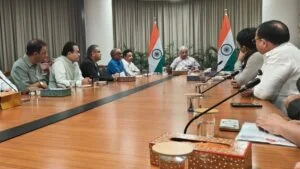 AIMRA, AICPDF back down on ‘No UPI Day’ after meeting with FM 